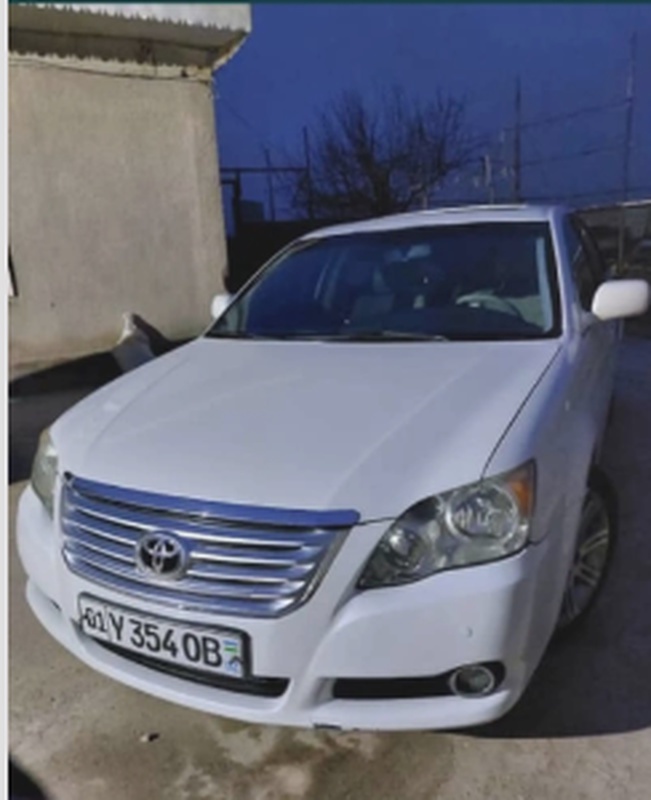 Передний Бампер от Toyota Avalon 2006